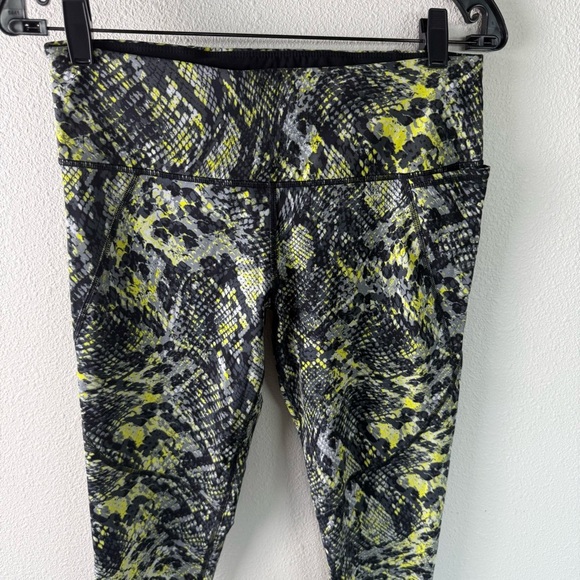 NWOT Sweaty Betty Citrus Yellow Snake Print 7/8 Length Power Legging Medium - Picture 4 of 13